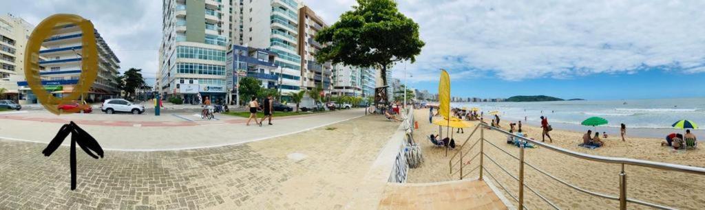 Apartamento Vista Mar: Beachfront 2-Bedroom with Elevator and Wi-Fi Guarapari Exterior photo