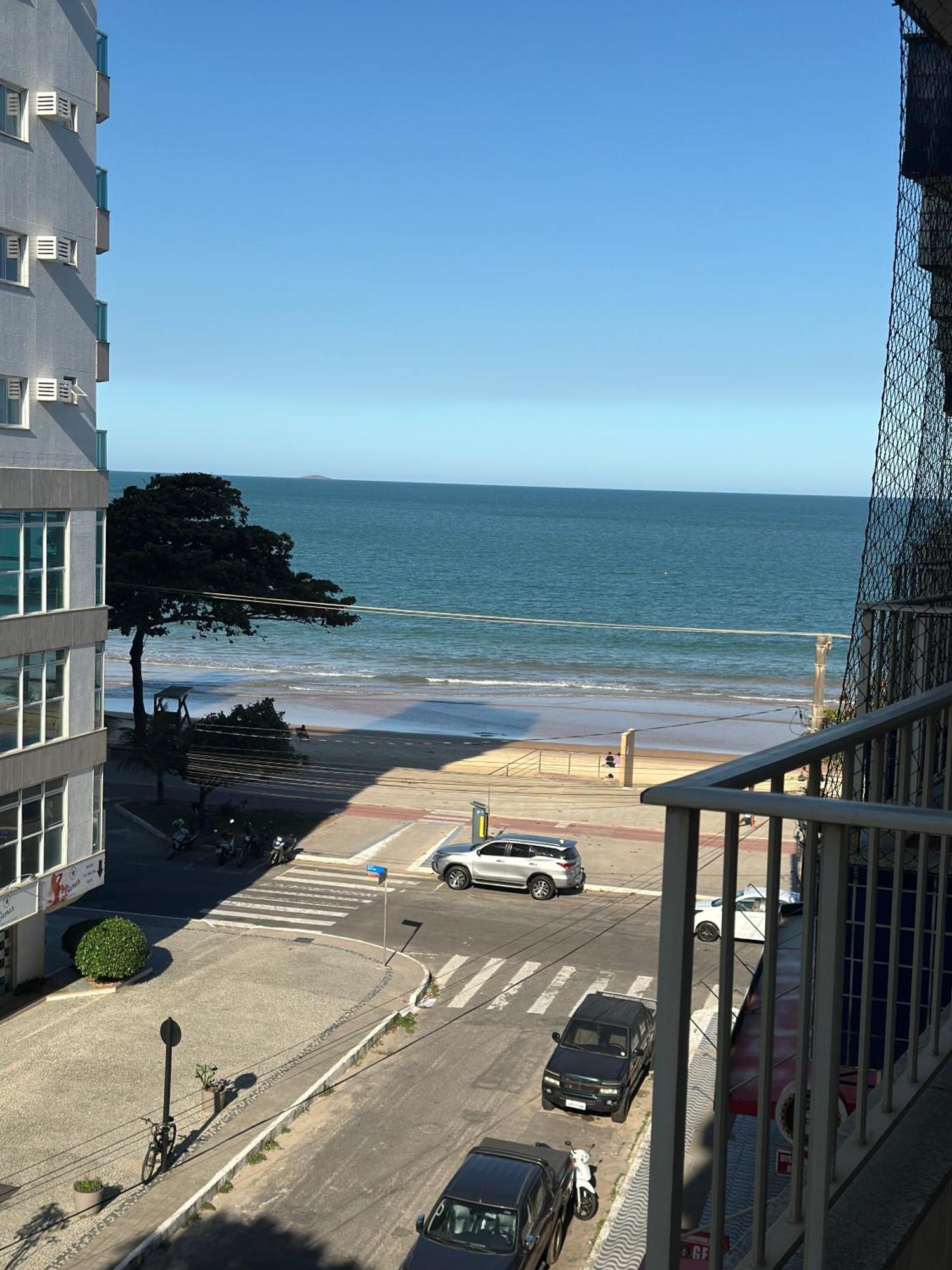 Apartamento Vista Mar: Beachfront 2-Bedroom with Elevator and Wi-Fi Guarapari Exterior photo